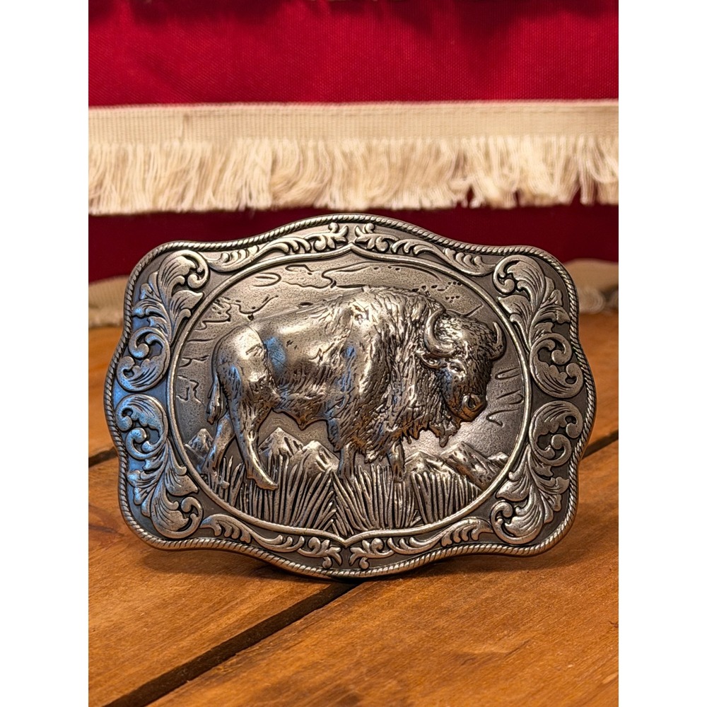 Western Bison Buffalo Silver Tone Belt Buckle Mountain Wildlife Relief Ornate